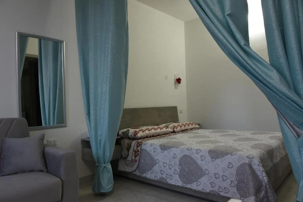 Camera matrimoniale del Bed and Breakfast Sognando nel Borgo a Rocca Imperiale